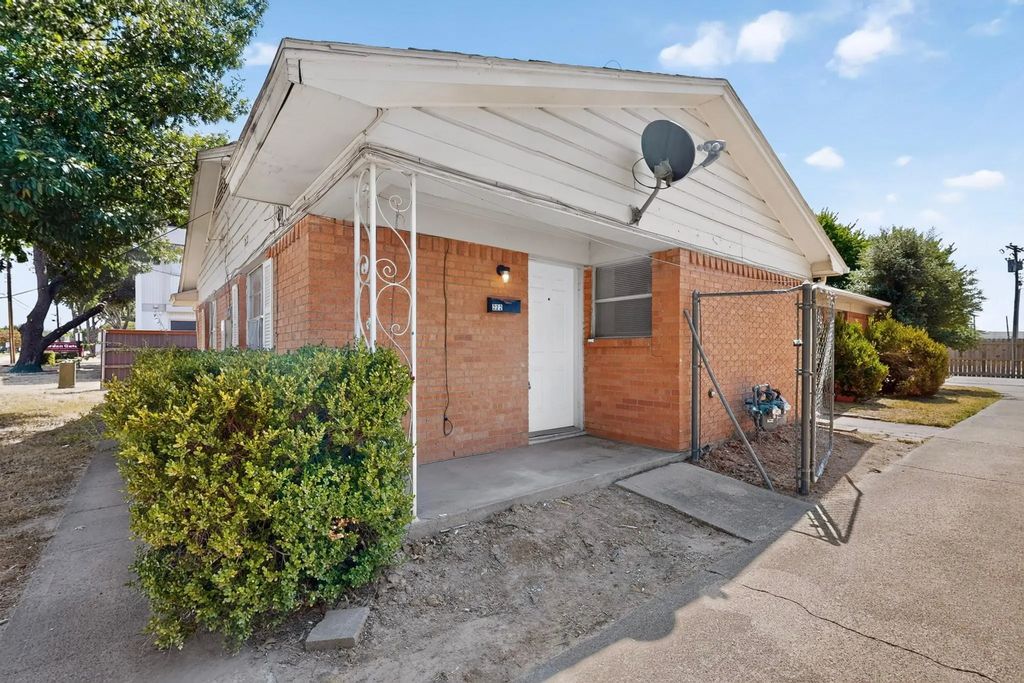 222 W Union Bower Road, Irving