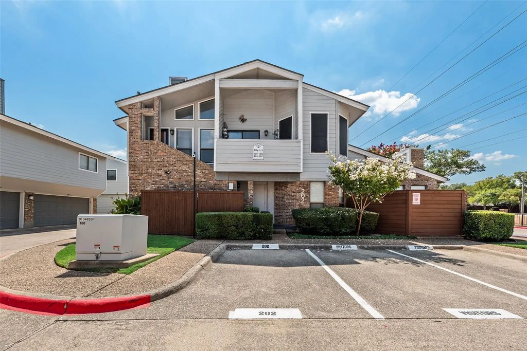 17490 Meandering Way 202, Dallas