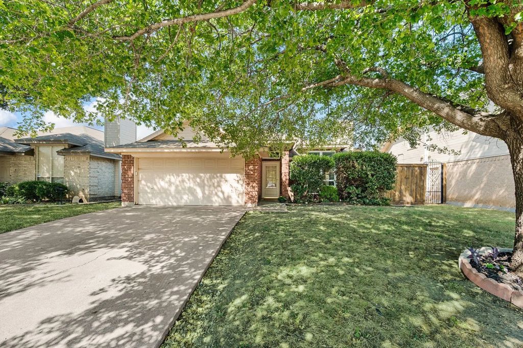 5645 Cancun Drive, North Richland Hills