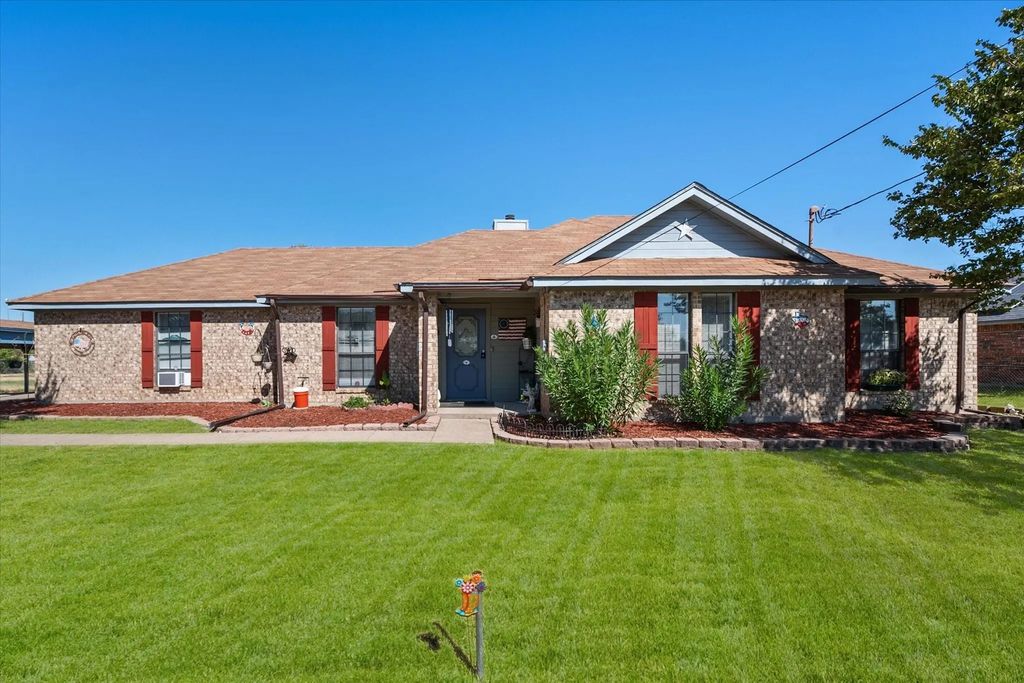 649 E Reindeer Road, Lancaster