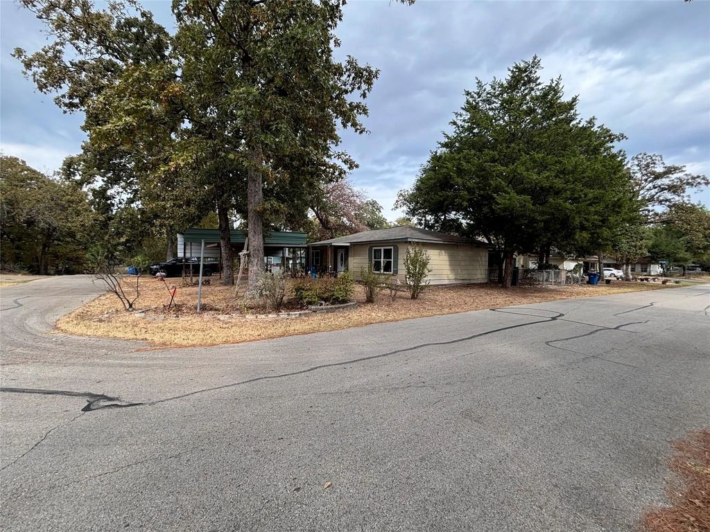 913 Woodland Trail, Tool