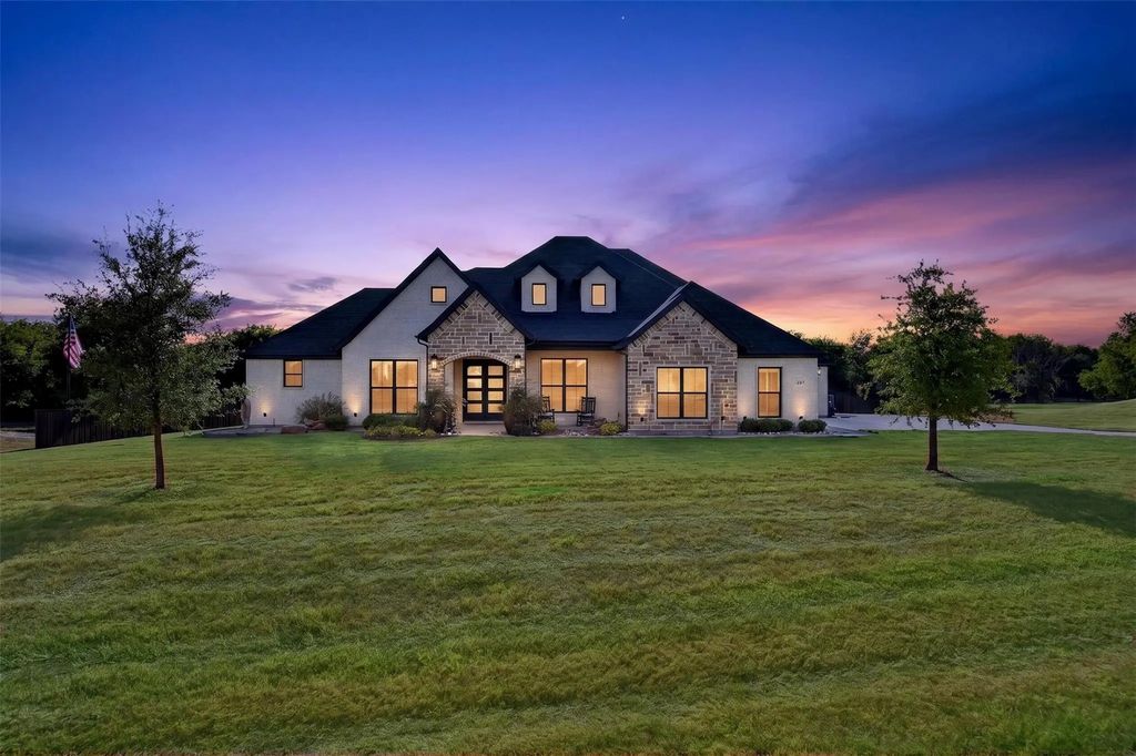 420 Cobb Lane, Waxahachie
