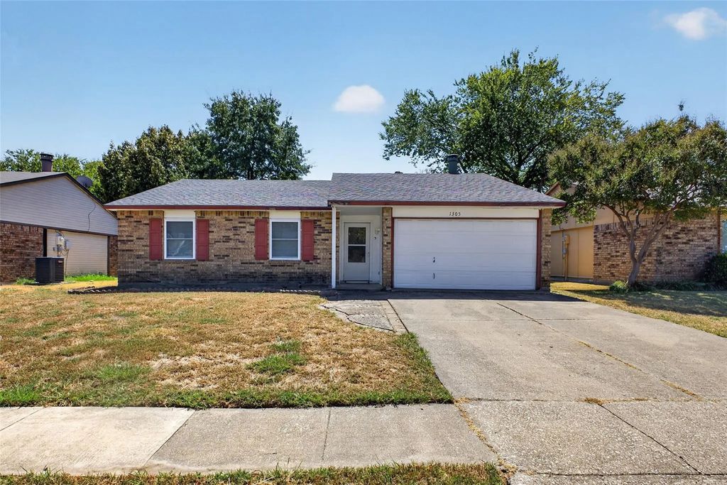 1305 Clark Trail, Grand Prairie