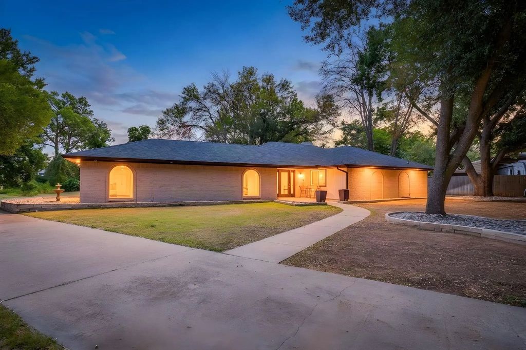 104 Sunset Place, Joshua
