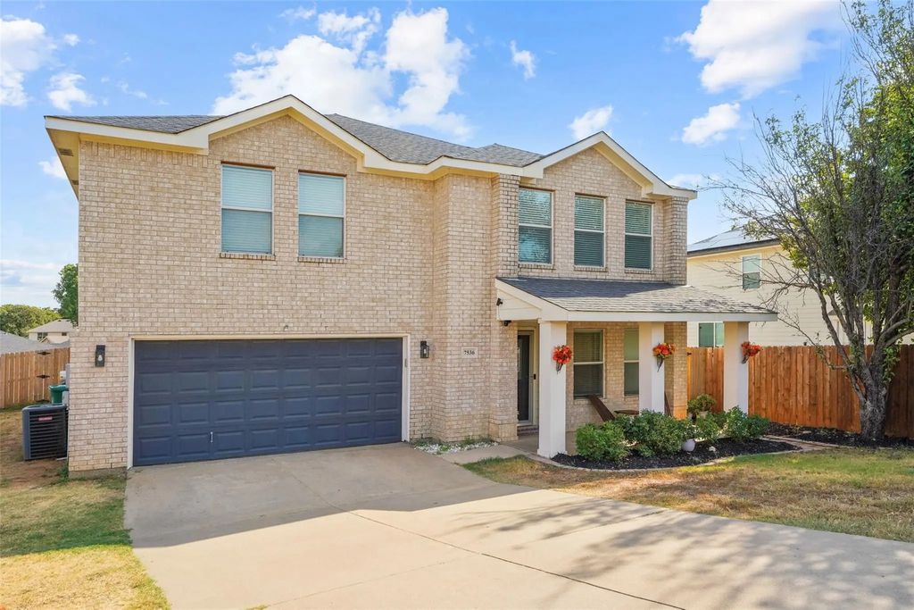 7536 Brentwood Stair Road, Fort Worth