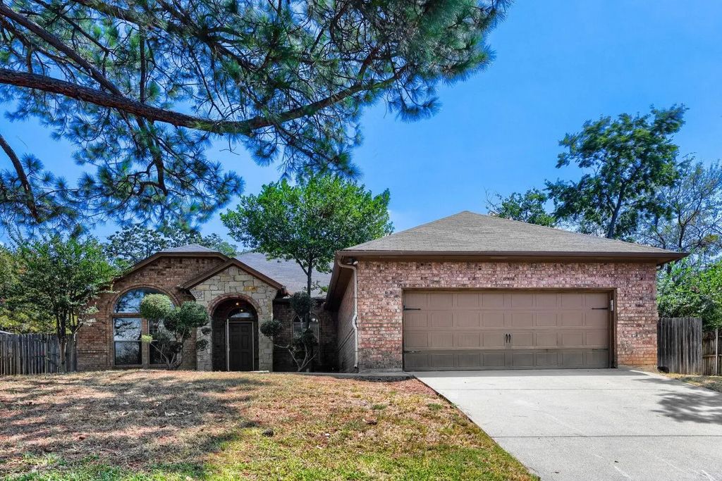 1104 Irwin Drive, Hurst