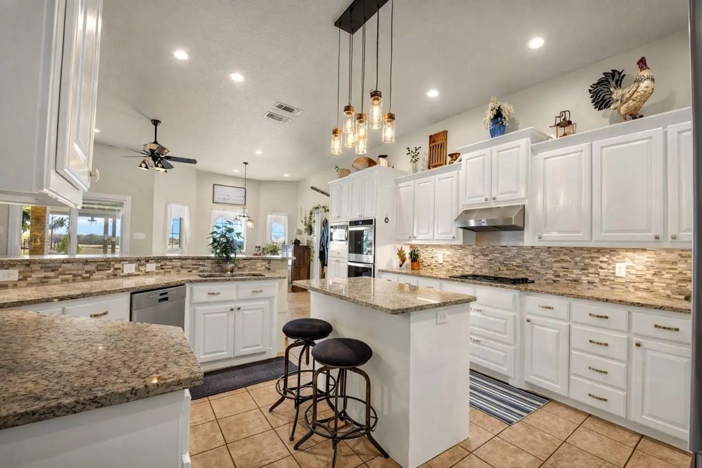 737 County Road 4699, Boyd