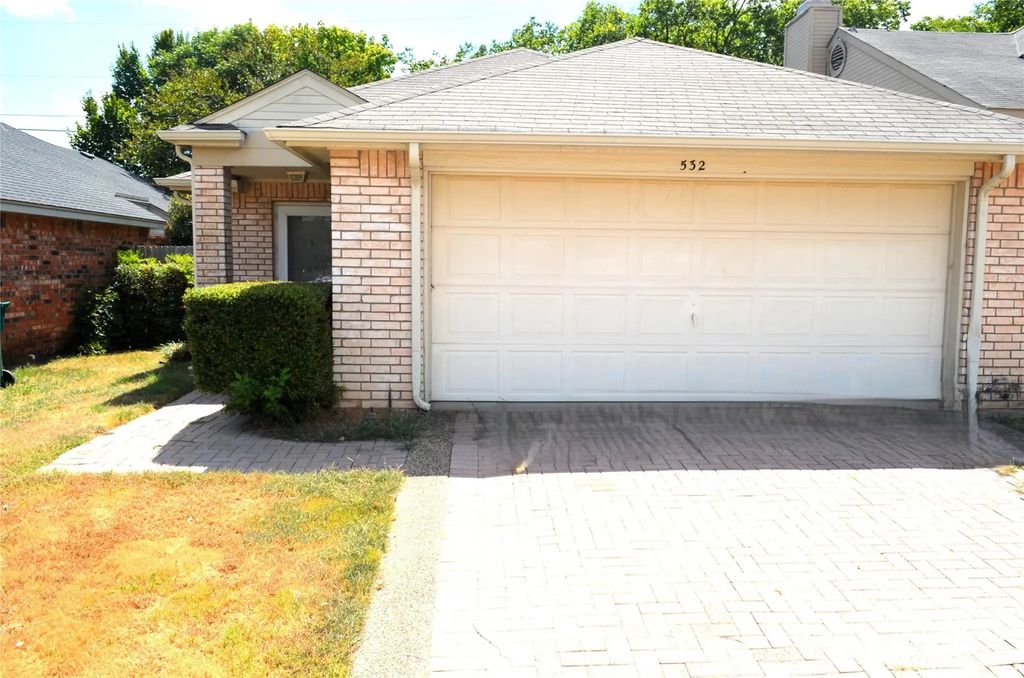 532 Majestic Park Lane, Cedar Hill