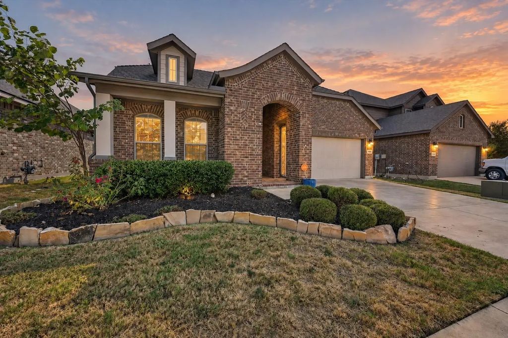 904 Dove Cove, Argyle