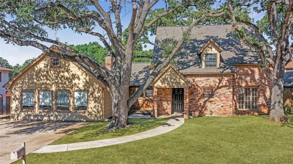 813 Chaparral Court, Bedford
