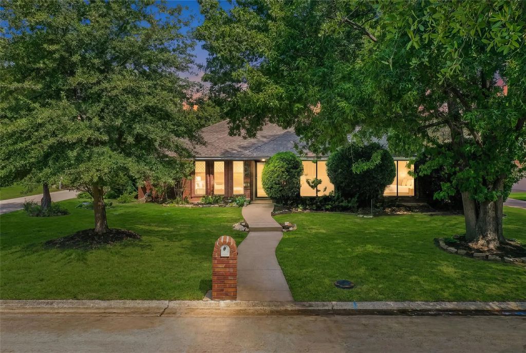 229 Turpin Drive, Highland Village