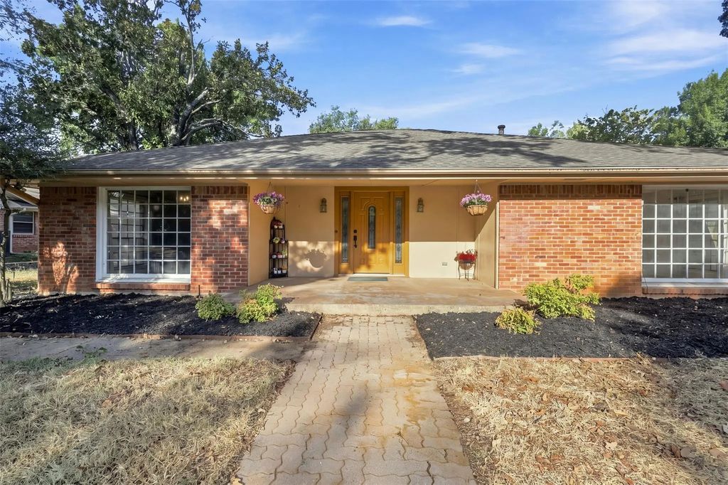 3904 Shady Valley Drive, Arlington