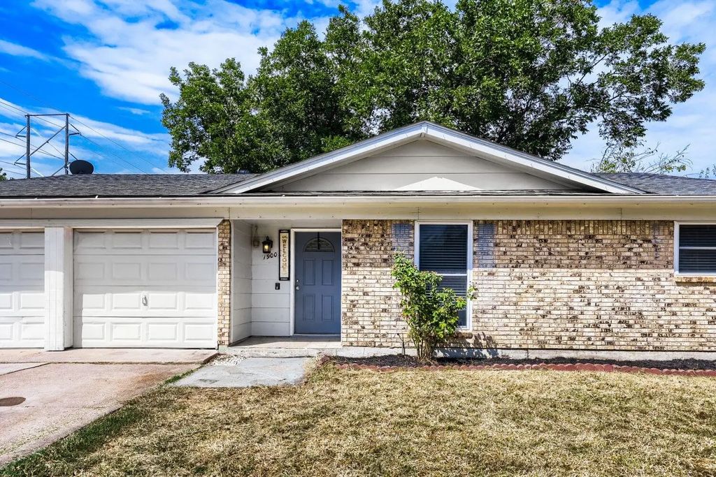1900 Lomita Lane, Arlington