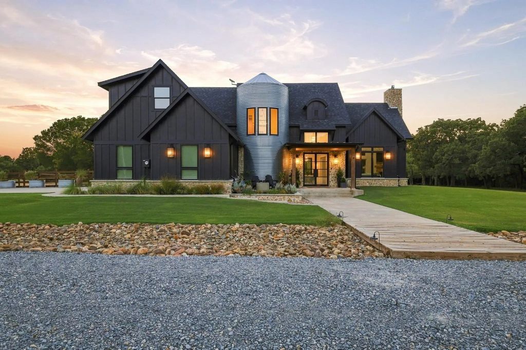 1589 County Road 4720, Wolfe City