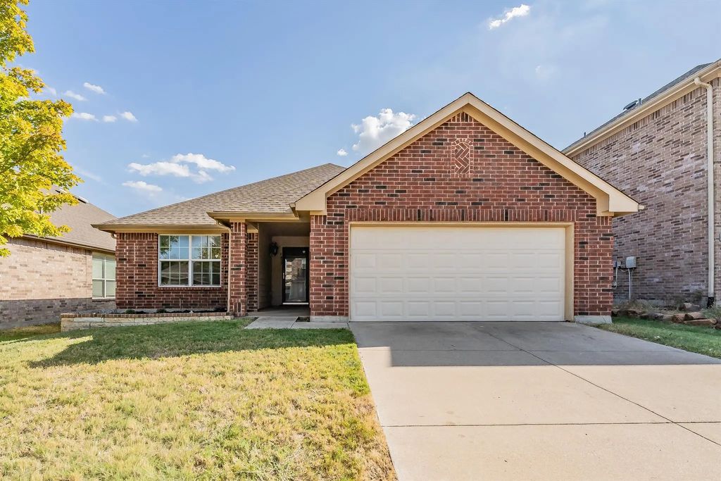 9417 Tierra Verde Drive, Fort Worth