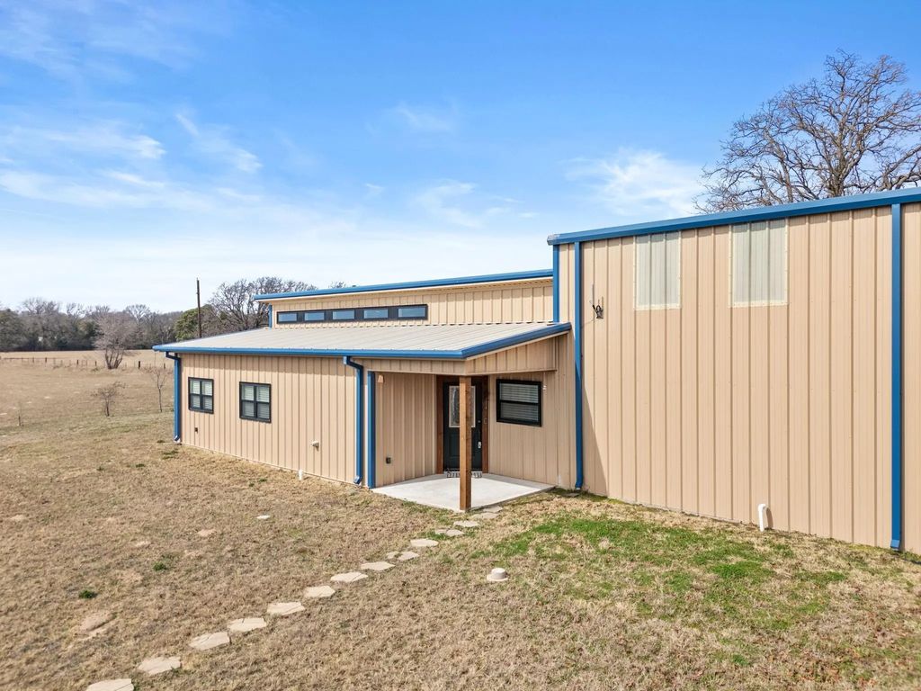 2800 Cr 2330, Mineola