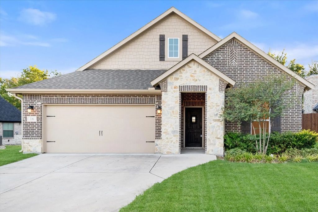 16 Dobbins Crossing, Corsicana