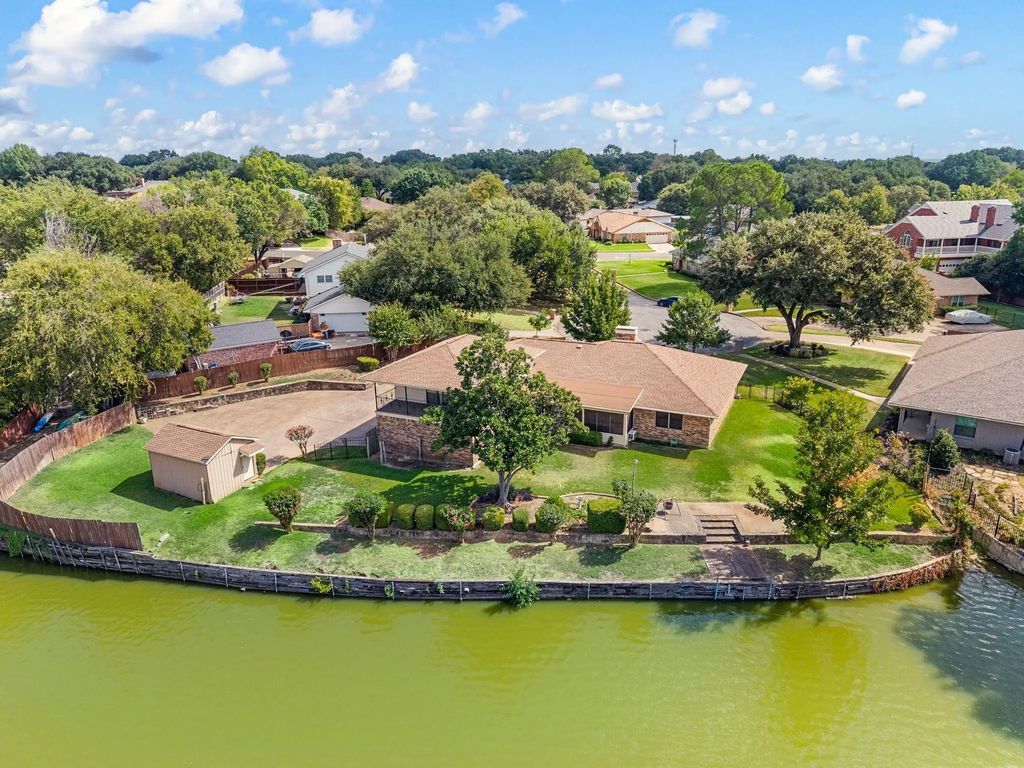 4813 Woodcreek Court, North Richland Hills