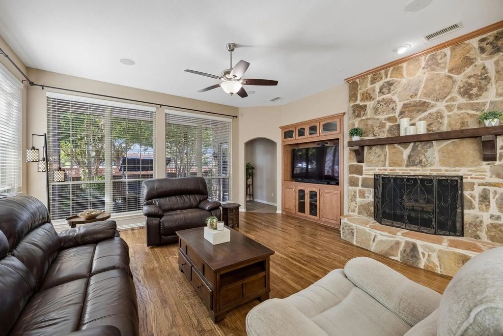 915 Wyndham Way, Allen