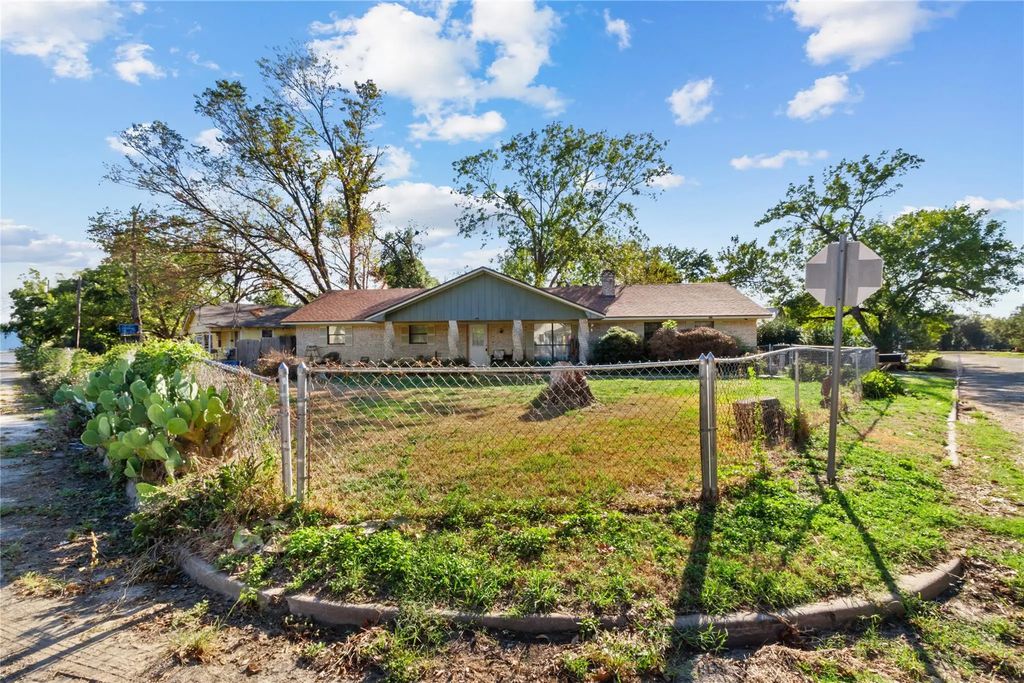 400 S 8th Avenue, Teague