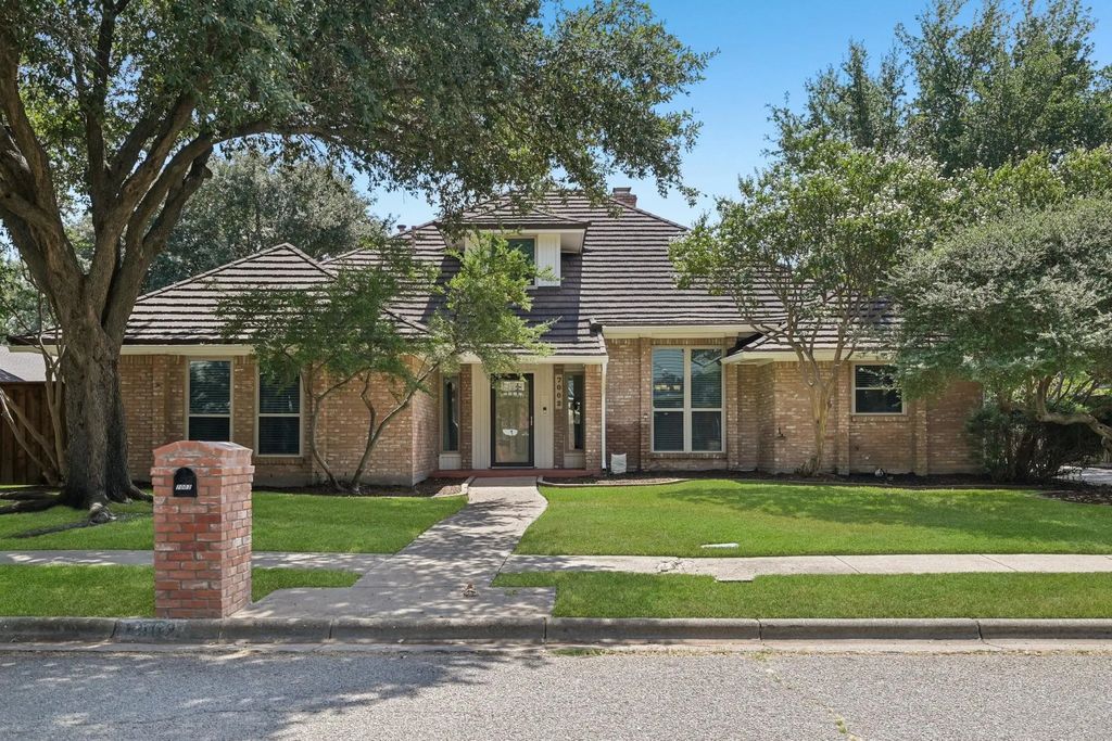 7002 Lake Louise Drive, Arlington