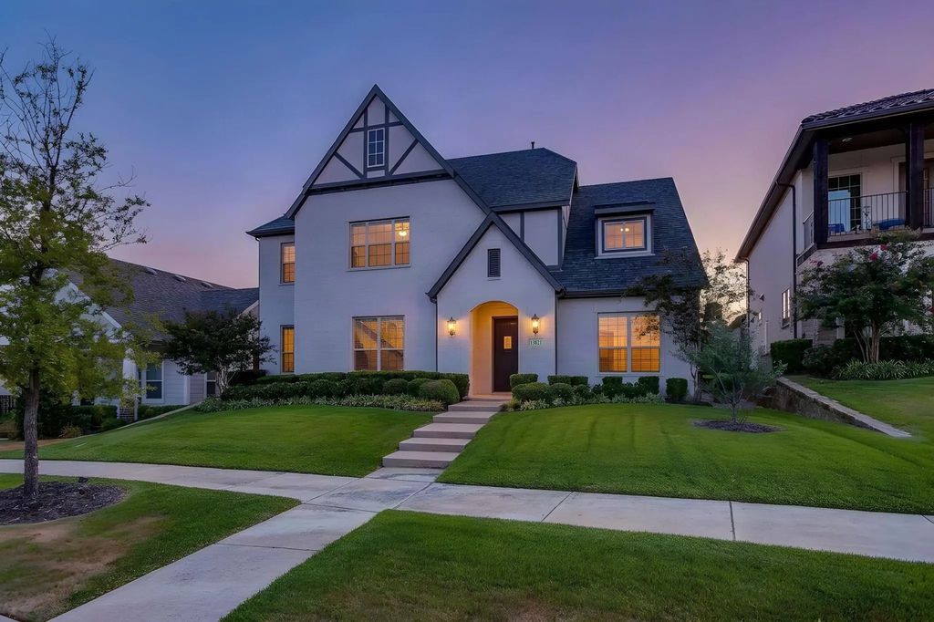13821 Parkline Way, Fort Worth