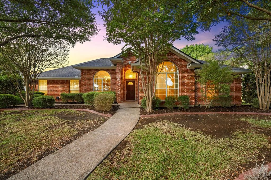 1223 Oakmanor Circle, Hewitt