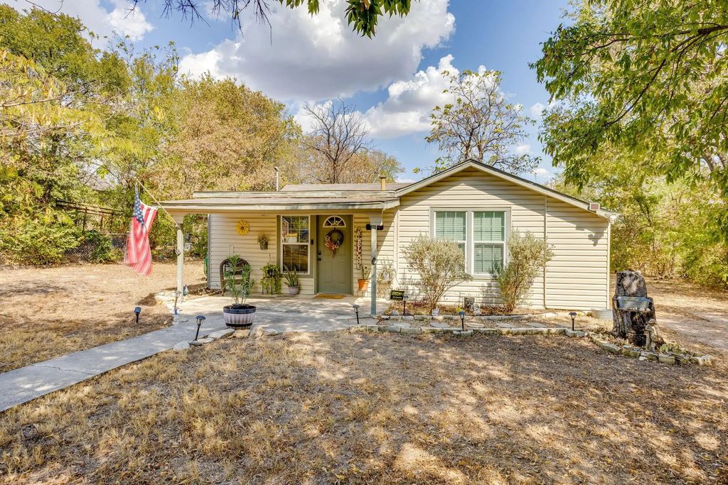 404 Calgary Road, Azle