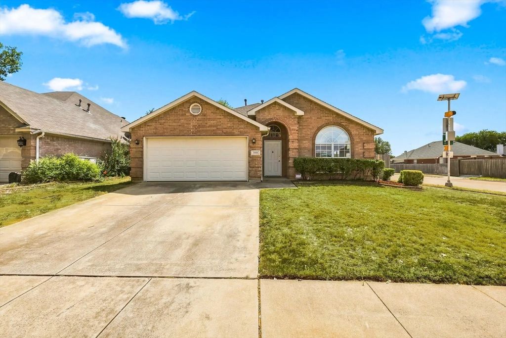 8900 San Joaquin Trail, Fort Worth