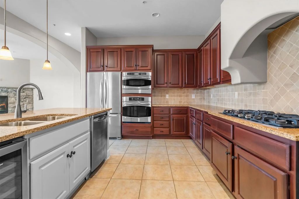 555 Via Amalfi 312, Irving