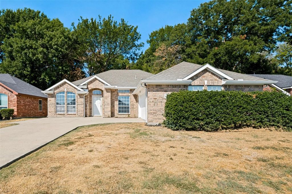 517 Saddlebrook Drive, Lancaster