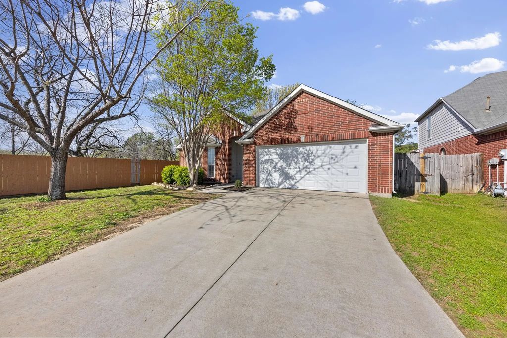 814 Lake Bluff Drive, Lake Dallas