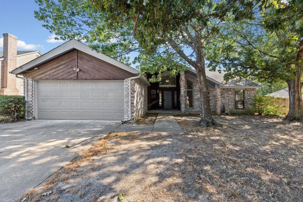 515 Highland Oaks Drive, Greenville