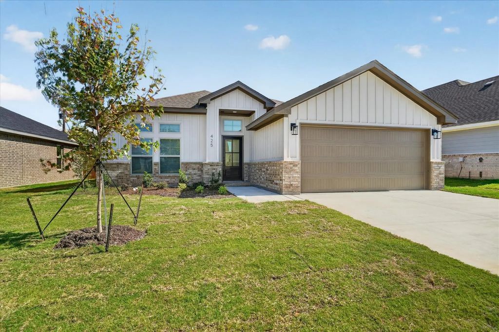 425 Rose Avenue, Cleburne