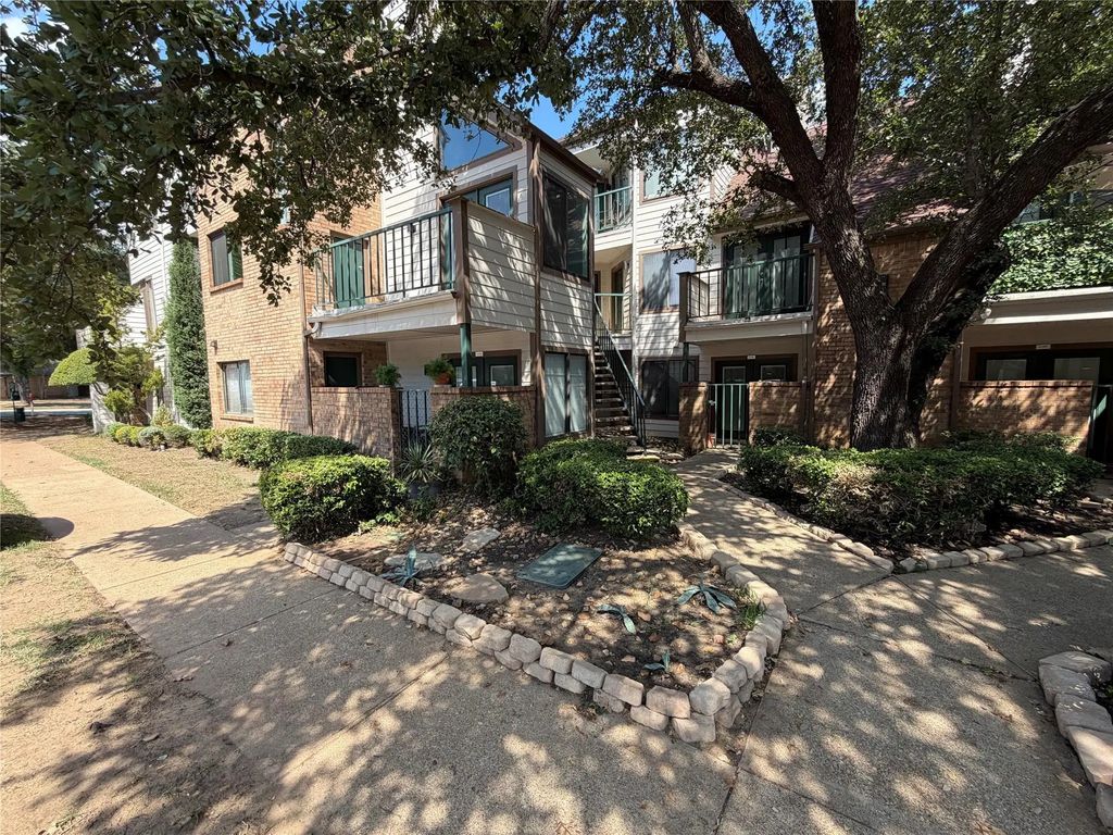 2311 Balsam Drive H210, Arlington