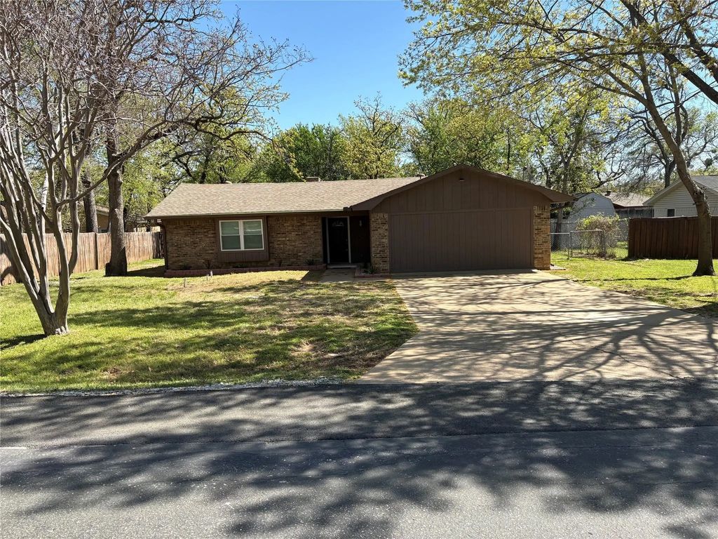 206 Hickory Lane, Hickory Creek