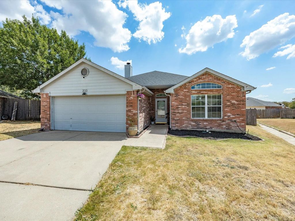 233 Kings Way Court, Rhome