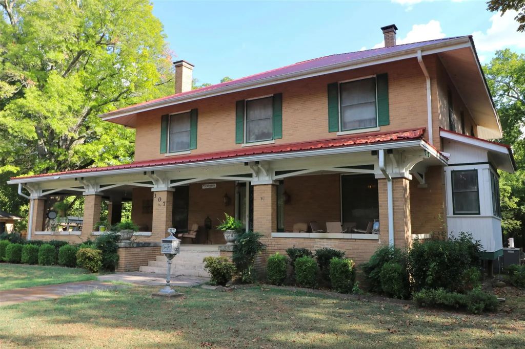 307 Honey Grove St, Roxton