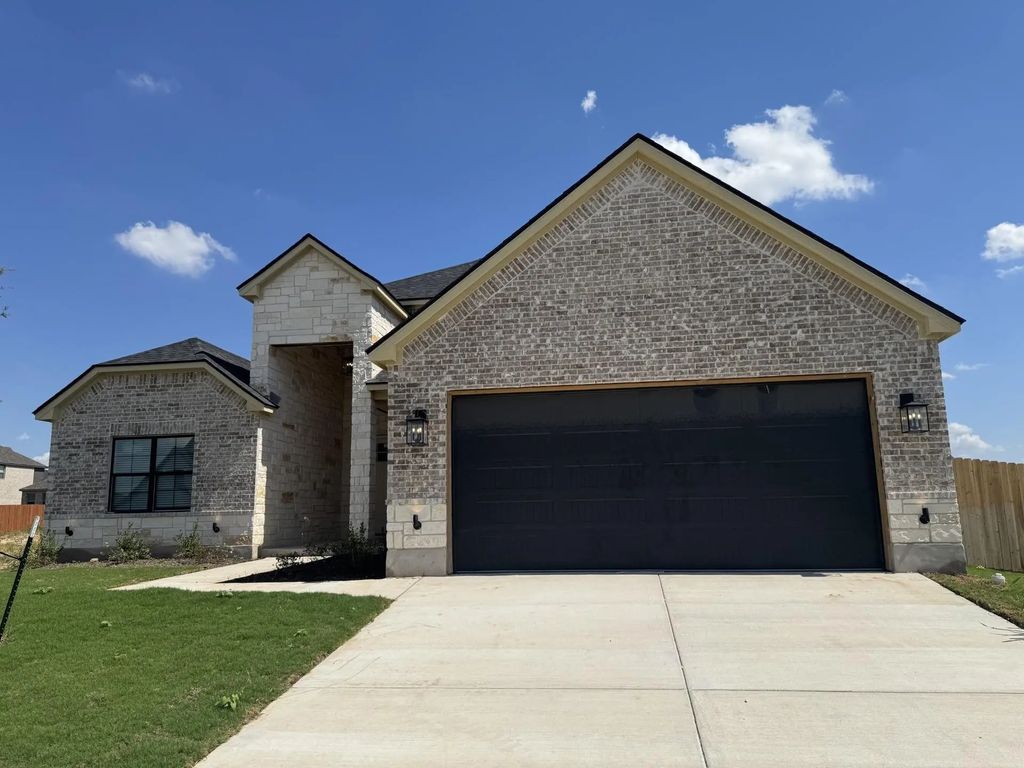 1336 Tahonta Drive, Hewitt