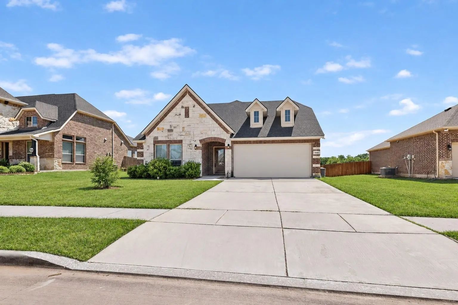 Photo of Listing #21383701