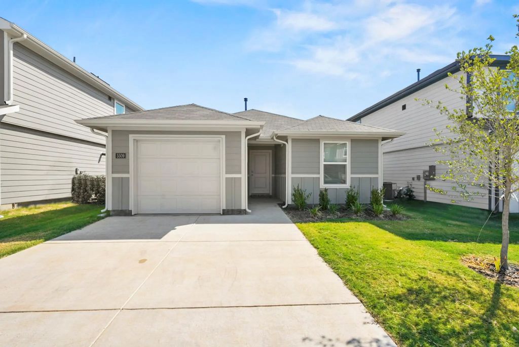 5509 Corduroy Road, Krum