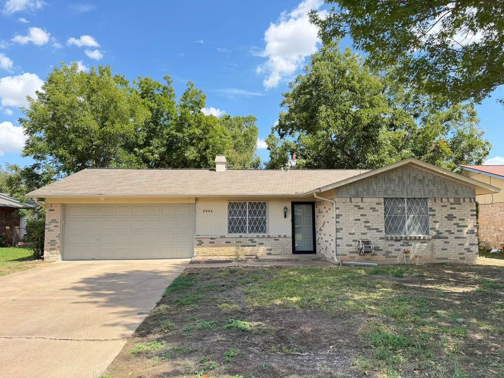 2004 Glenwick Lane, Irving