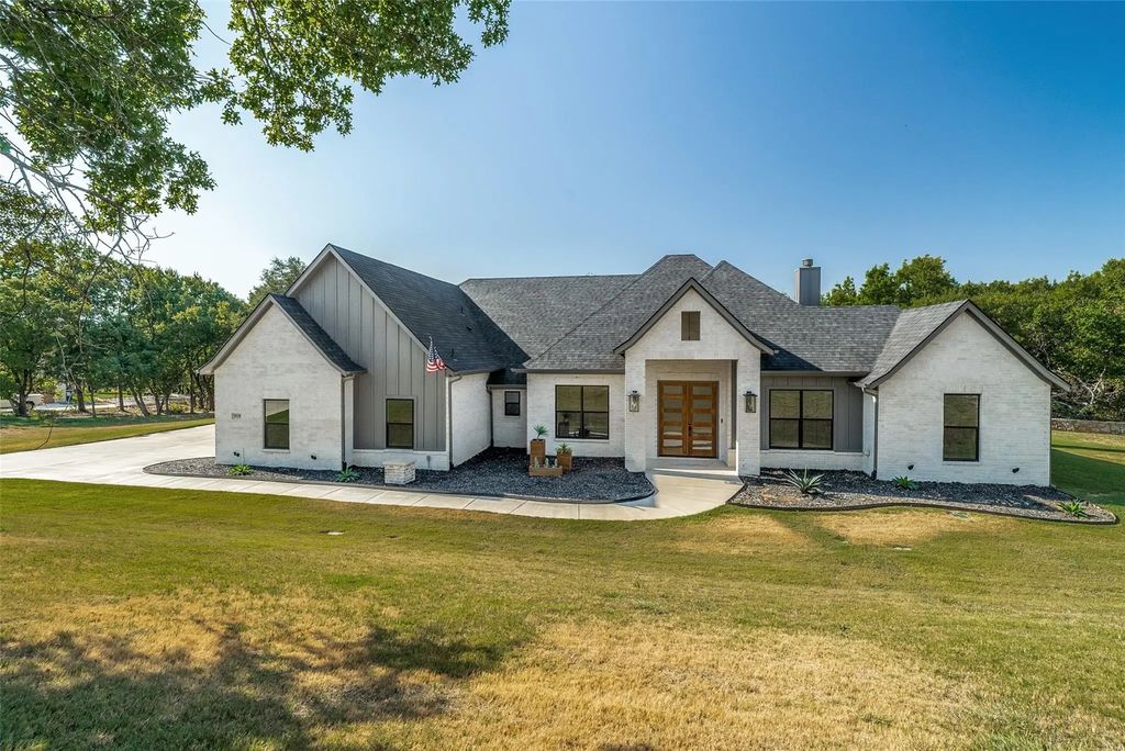 1028 Twin Creeks Drive, Weatherford