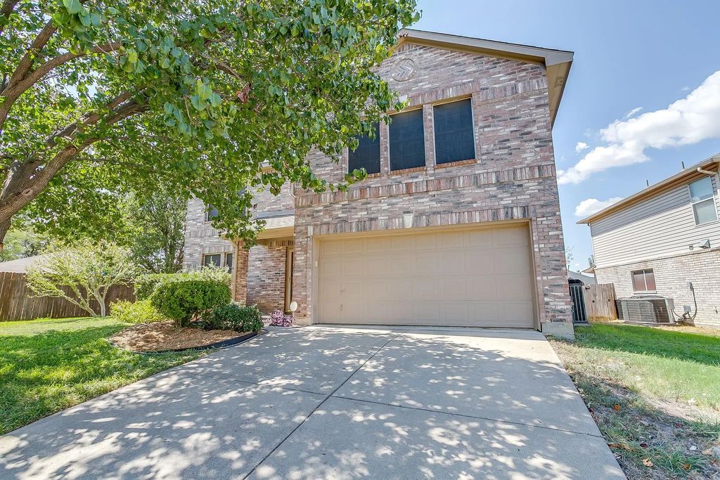 332 Sunset Oaks Drive, Fort Worth