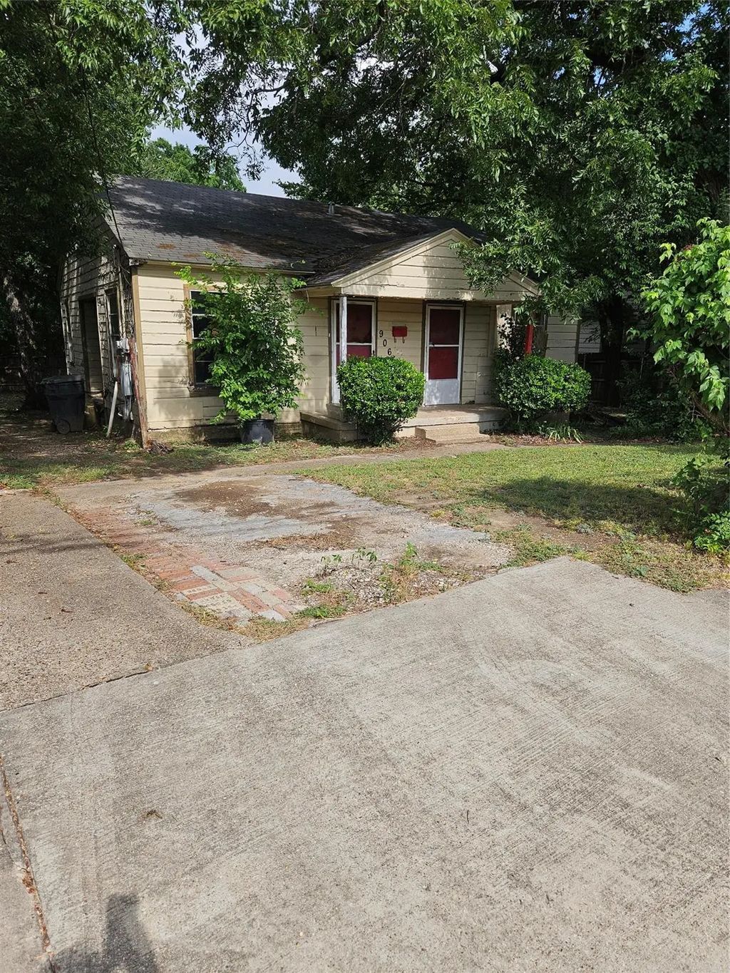906 Signet Street, Dallas