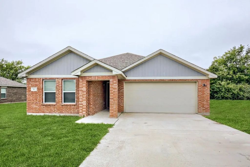 2912 Emma Lane, Mabank