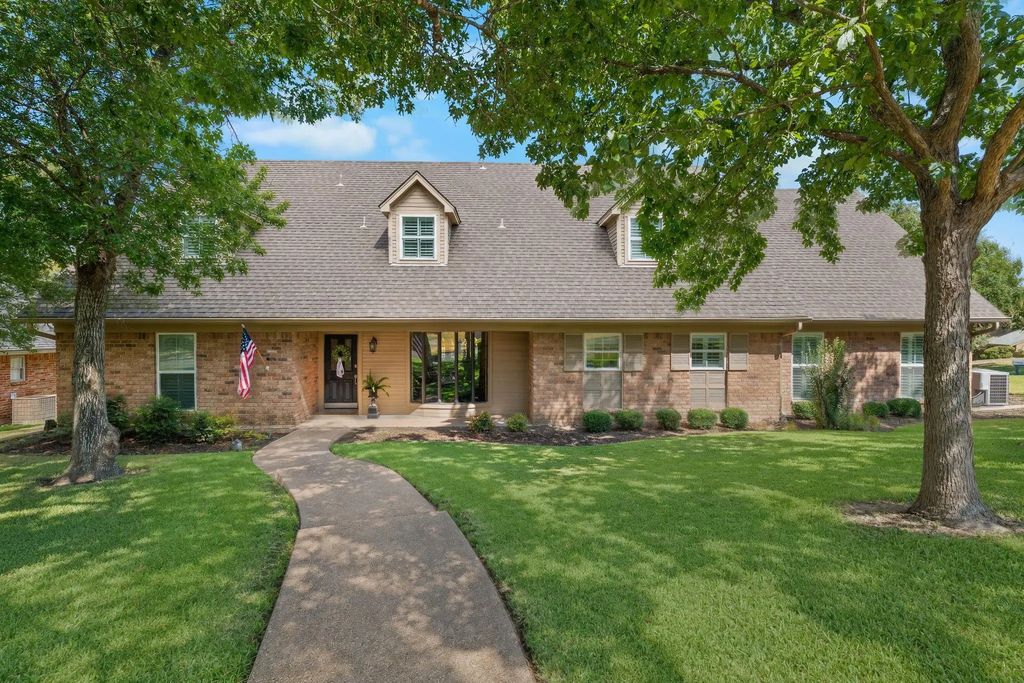 10026 Forest View Drive, Woodway