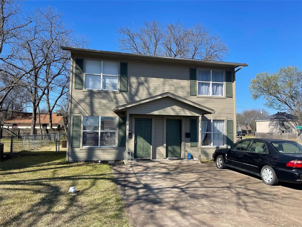 409 E College Street, Terrell
