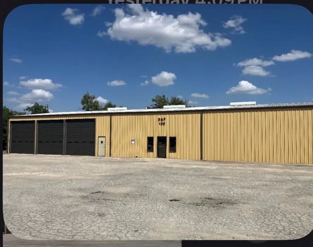 105 Factory Outlet Avenue, Mineral Wells