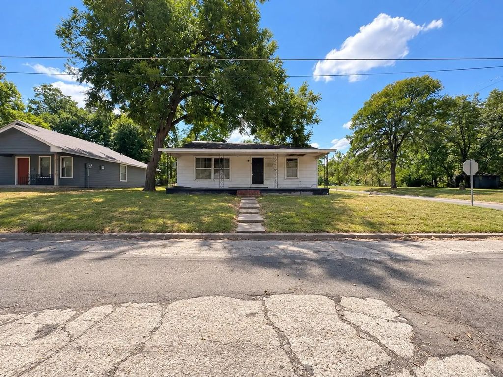 308 W Taylor Street, Clarksville